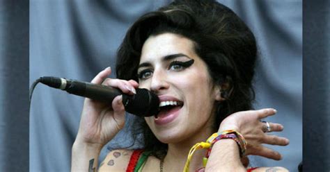 The Amy Winehouse Experience: A Look into Her Live Performances